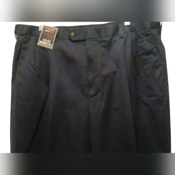 Roundtree & Yorke - NWT, Navy Blue Travel-smart, Pleated, Expander Waistband,... - Picture 6 of 9